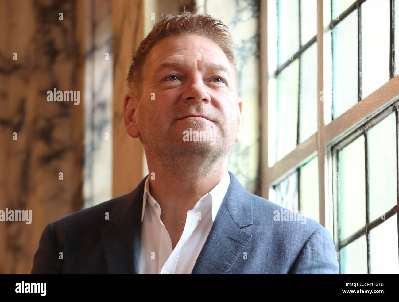 Sir Kenneth Branagh a Belfast City Hall. Il Belfast-nato stella dello stadio e lo schermo diventerà un cittadino onorario della città in un evento ufficiale all'Ulster Hall. Foto Stock