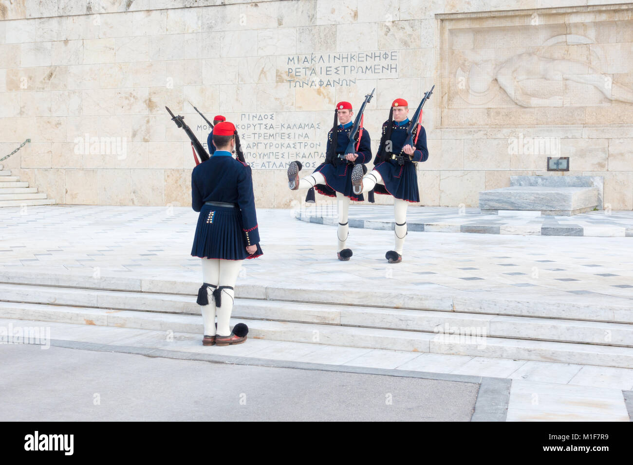 Cambio della guardia al Palazzo del Parlamento della Grecia. Atene. Novembre 15, 2016. Foto Stock