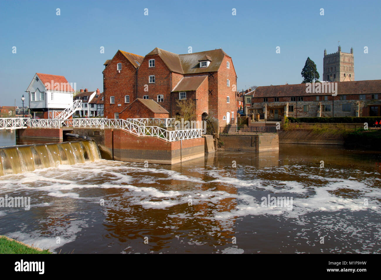 Fiume schema di controllo, restaurato mulino, Tewkesbury, Gloucestershire, Severn Vale, England, Regno Unito, Europa Foto Stock
