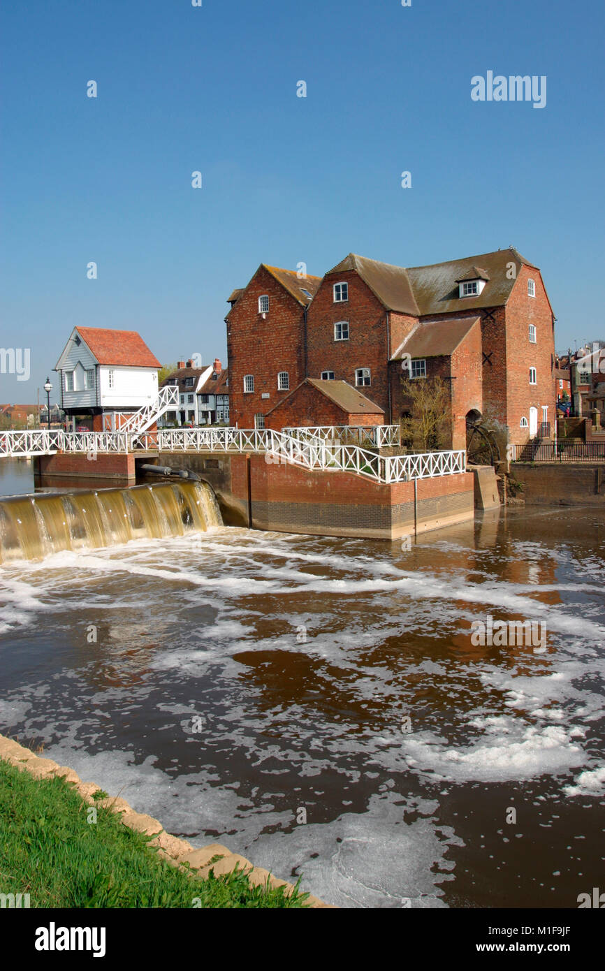 Fiume schema di controllo, restaurato mulino, Tewkesbury, Gloucestershire, Severn Vale, England, Regno Unito, Europa Foto Stock