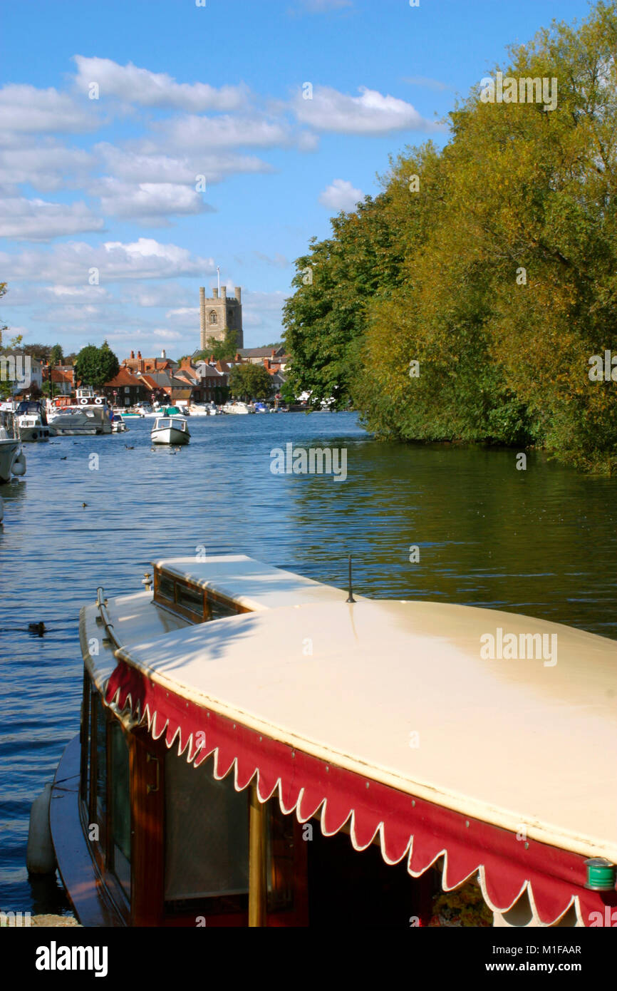 In estate sul Fiume Tamigi, Henley-on-Thames, Chilterns, Oxfordshire, Regno Unito Foto Stock
