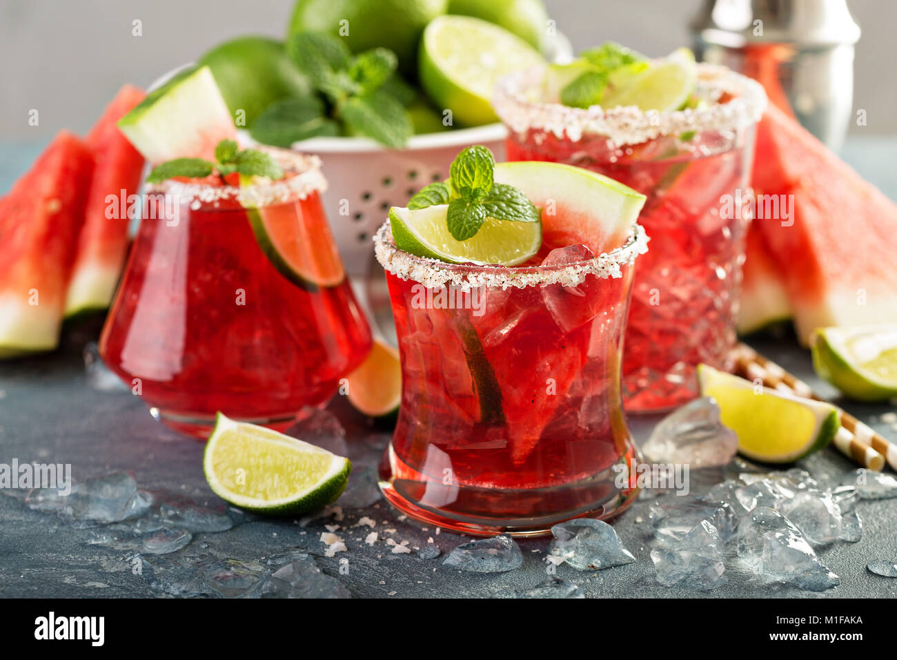 Dissetante bevanda estiva anguria margarita con limette Foto Stock