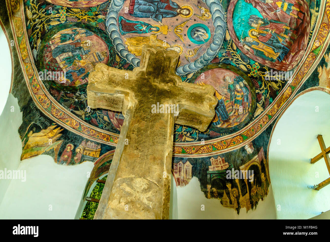 Il soffitto dipinto di una cappella in ASTRA Rural Life Museum, Sibiu, Romania. Foto Stock