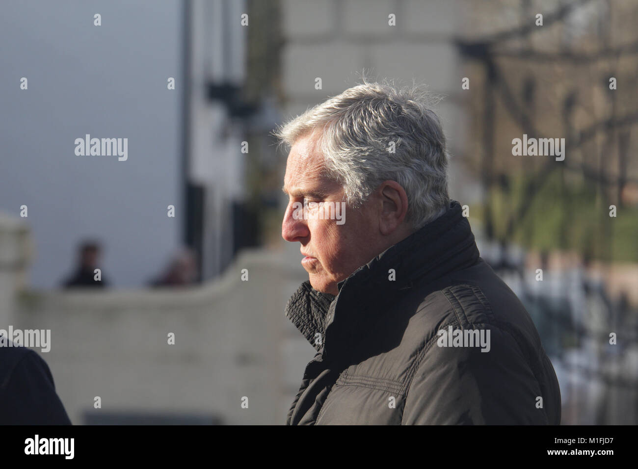 Warrington, Regno Unito. 30 gen, 2018. Ex giocatore di Liverpool Ray Clemence assiste al funerale di ex Liverpool FC portiere Tommy Lawrence, a St Elphin la chiesa parrocchiale, la chiesa di St, Warrington. Credito: Ken Biggs/Alamy Live News. Foto Stock