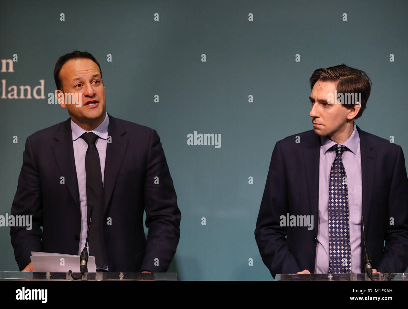 29/01/2018 l'aborto referendum. Nella foto (l a r) Taoiseach e Gael fine leader Leo Varadkar e il ministro per la salute Simon Harris, a parlare dopo una riunione del gabinetto. Taoiseach Leo Varadkar stasera ha annunciato che il governo intende indire un referendum su abroga l'Ottava modifica prima della fine di maggio. Il referendum sarà soggetta all'approvazione del Dail con Varadkar dire questa sera che il gabinetto concordava sulla timeline preferita di questa sera. Fotografia: Eamonn Farrell / RollingNews.ie Foto Stock