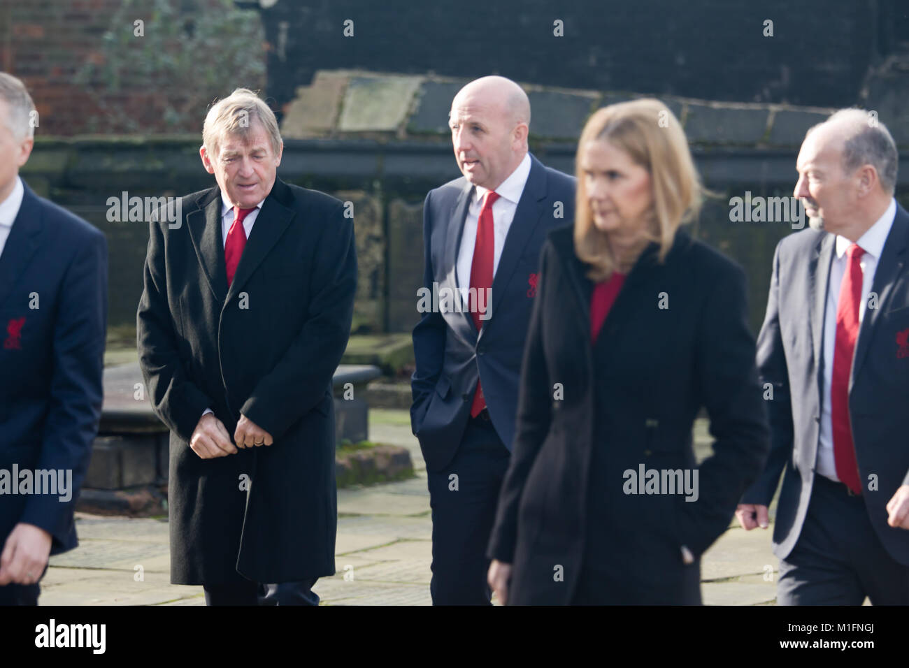 Warrington, Liverpool, Regno Unito. 30 gen, 2018. Ex giocatore di Liverpool kenny Dalglish e Gary McAllister ai funerali di ex Liverpool FC portiere Tommy Lawrence, a St Elphin la chiesa parrocchiale, la chiesa di St, Warrington. Credito: ken biggs/Alamy Live News Foto Stock