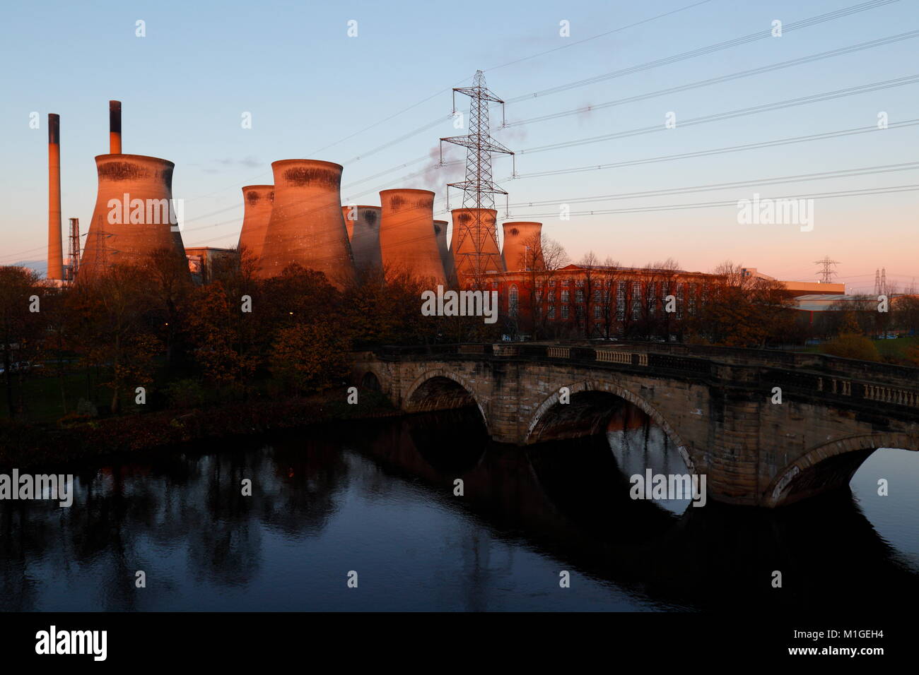 Ferrybridge Power Station torri di raffreddamento Foto Stock