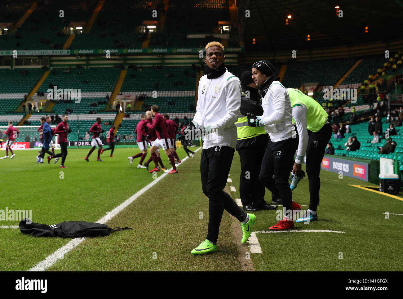 Il Charly Musonda di Celtic si riscalda prima della partita di premiership Scozzese al Celtic Park, Glasgow. PREMERE ASSOCIAZIONE foto. Data immagine: Martedì 30 gennaio 2018. Vedi PA storia CALCIO Celtic. Il credito fotografico dovrebbe essere: Andrew Milligan/PA Wire. Foto Stock