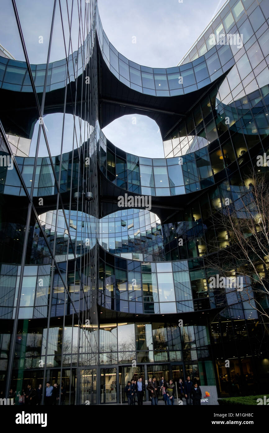Uffici di Price Waterhouse Coopers (PWC) in 7 More London, più Riverside, London, Regno Unito Foto Stock