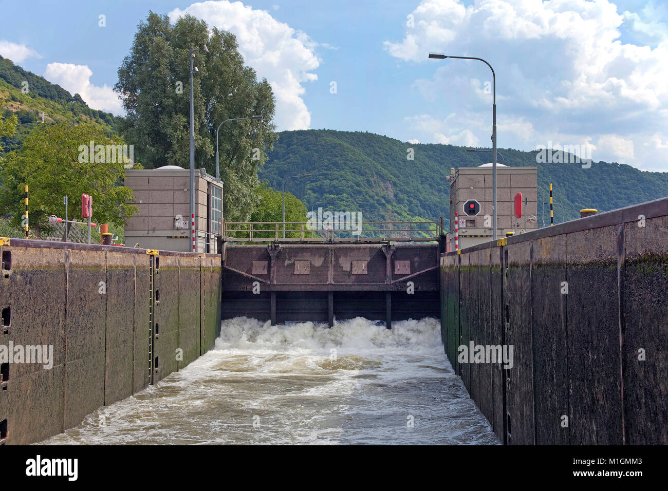 Floodgate al villaggio della Mosella Wintrich, Mosella, Renania-Palatinato, Germania, Europa Foto Stock