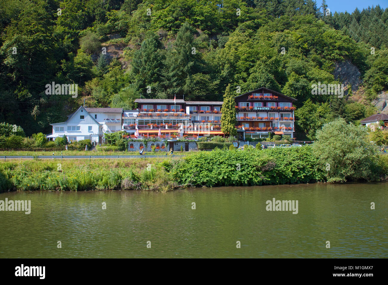 Moselle Hotel Gonzlay al Riverside tra Wolf e Traben-Trarbach, Mosella, Renania-Palatinato, Germania, Europa Foto Stock