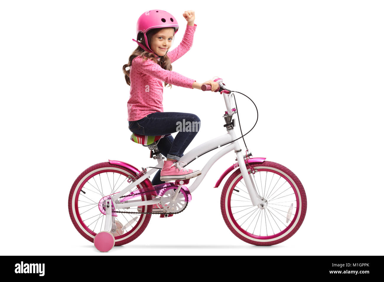 Bambina con una bicicletta gesticolando con la sua mano isolati su sfondo bianco Foto Stock
