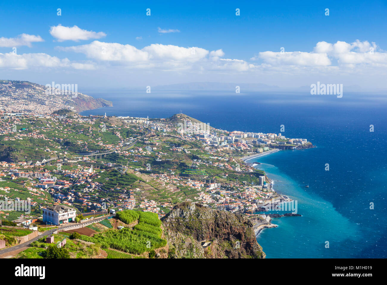 Madeira Portogallo Madeira Vista dal Cabo Girao, una delle più alte scogliere sul mare in Europa verso Funchal, Madeira, Portogallo, Unione Europea, Europa Foto Stock