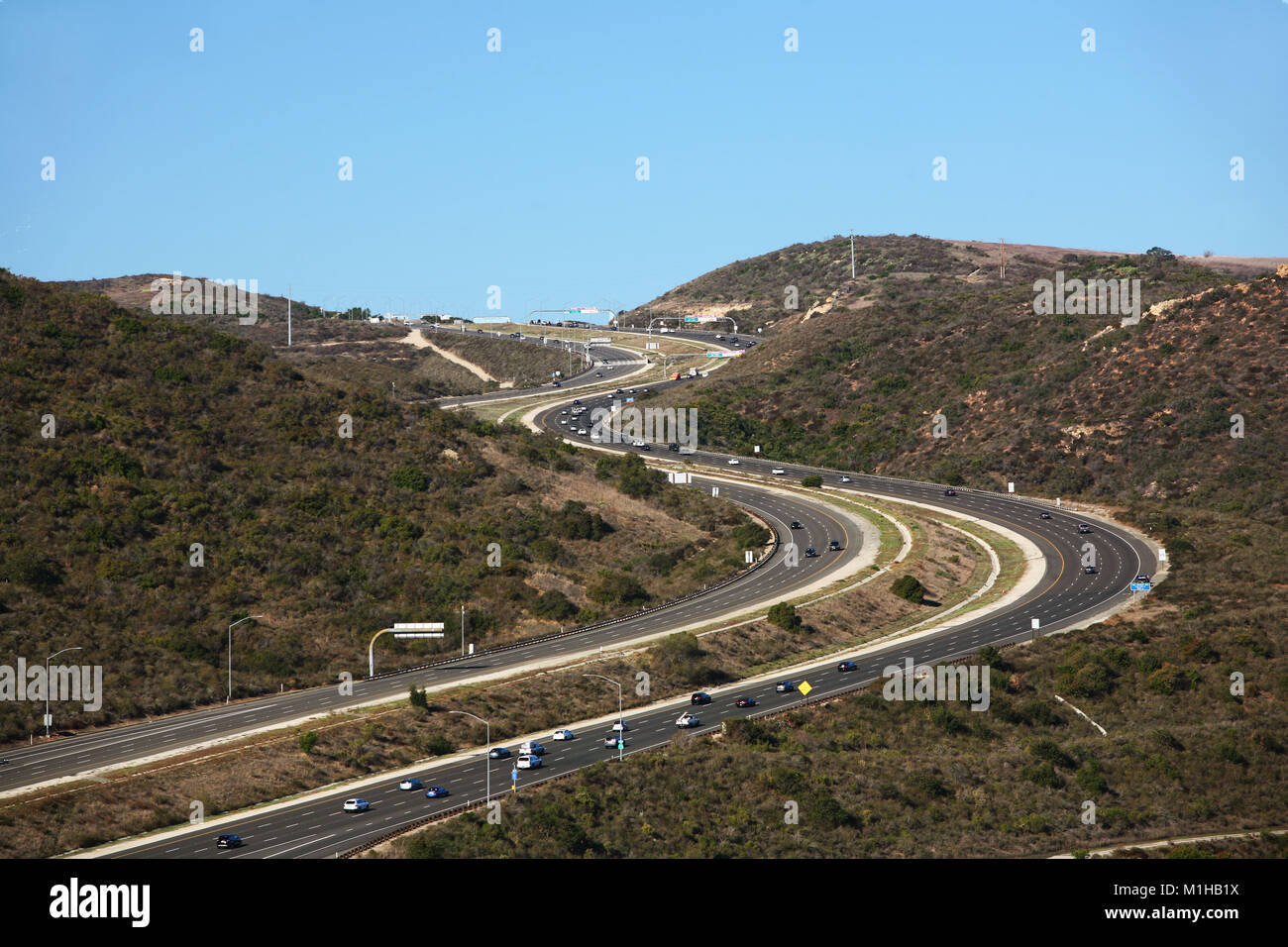 Membro della Route 73 Strada a pedaggio passando attraverso la Laguna Beach, Orange County in California Foto Stock