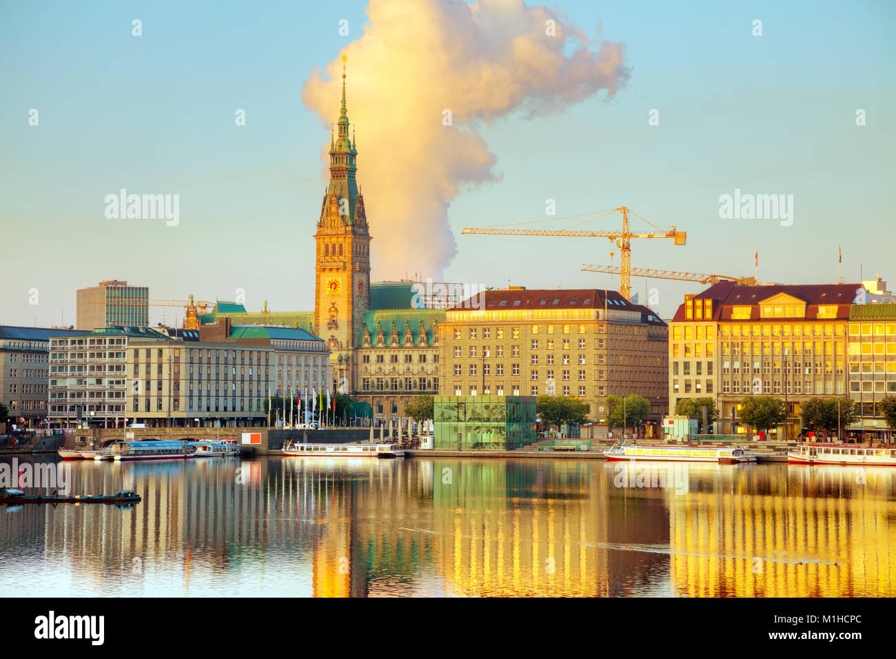 La città di Amburgo, Germania al mattino Foto Stock