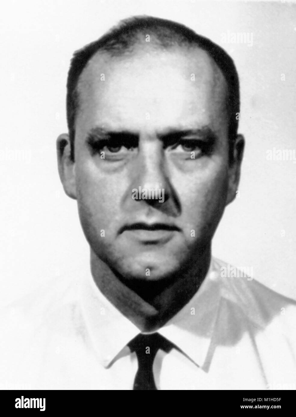 Colpo di Testa di Michael B. Gregg, M.D. (1930-2008), un ex epidemiologo e il servizio pubblico di sanità medico, editor di morbilità e di mortalità rapporto settimanale per 21 anni e redattore del ampiamente leggere un libro di testo campo di epidemiologia, 1956. Immagine cortesia CDC. () Foto Stock