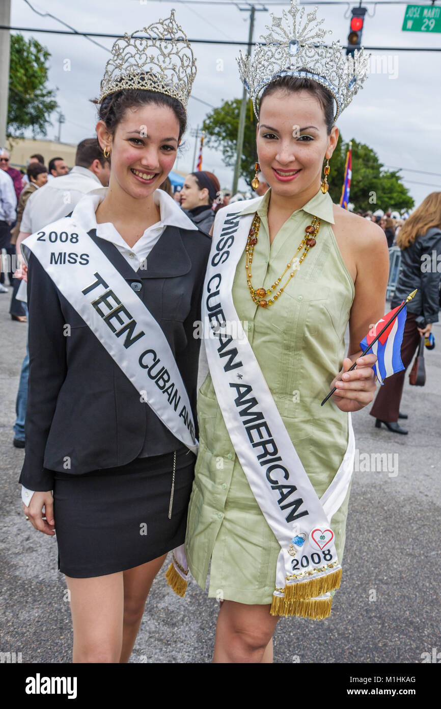 Florida,Hialeah,Parade Jose Marti,Ohonoring Cuban poet,participant,ispanic Latino etic immigranti minoritari,teen teens teenage teenag Foto Stock