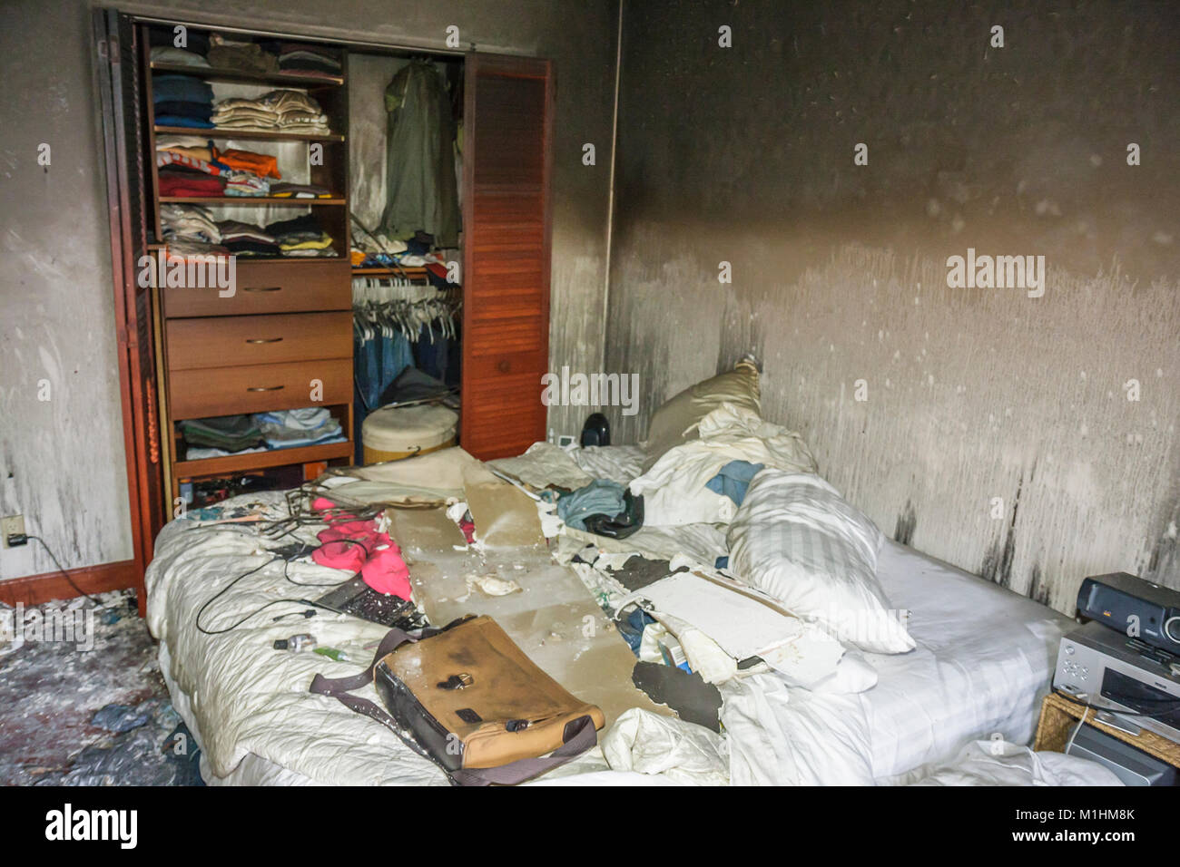 Miami Beach Florida,Washington Avenue,residence,appartamenti residenziali condominio edificio edifici alloggio,incendio danneggiato,fumo,camera da letto,bel Foto Stock