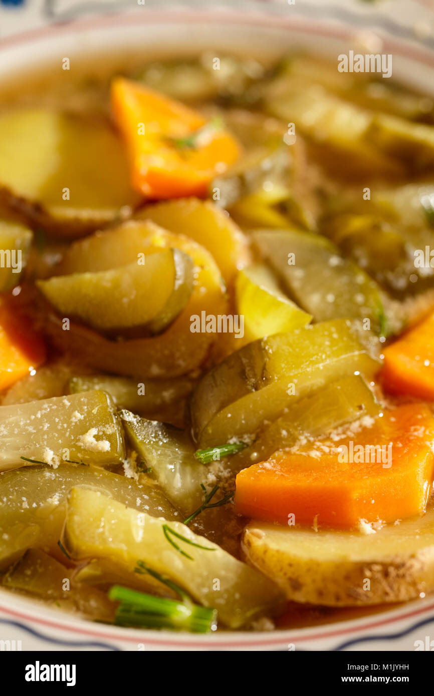 Stile polacco zuppa di cetriolo sottaceto Foto Stock