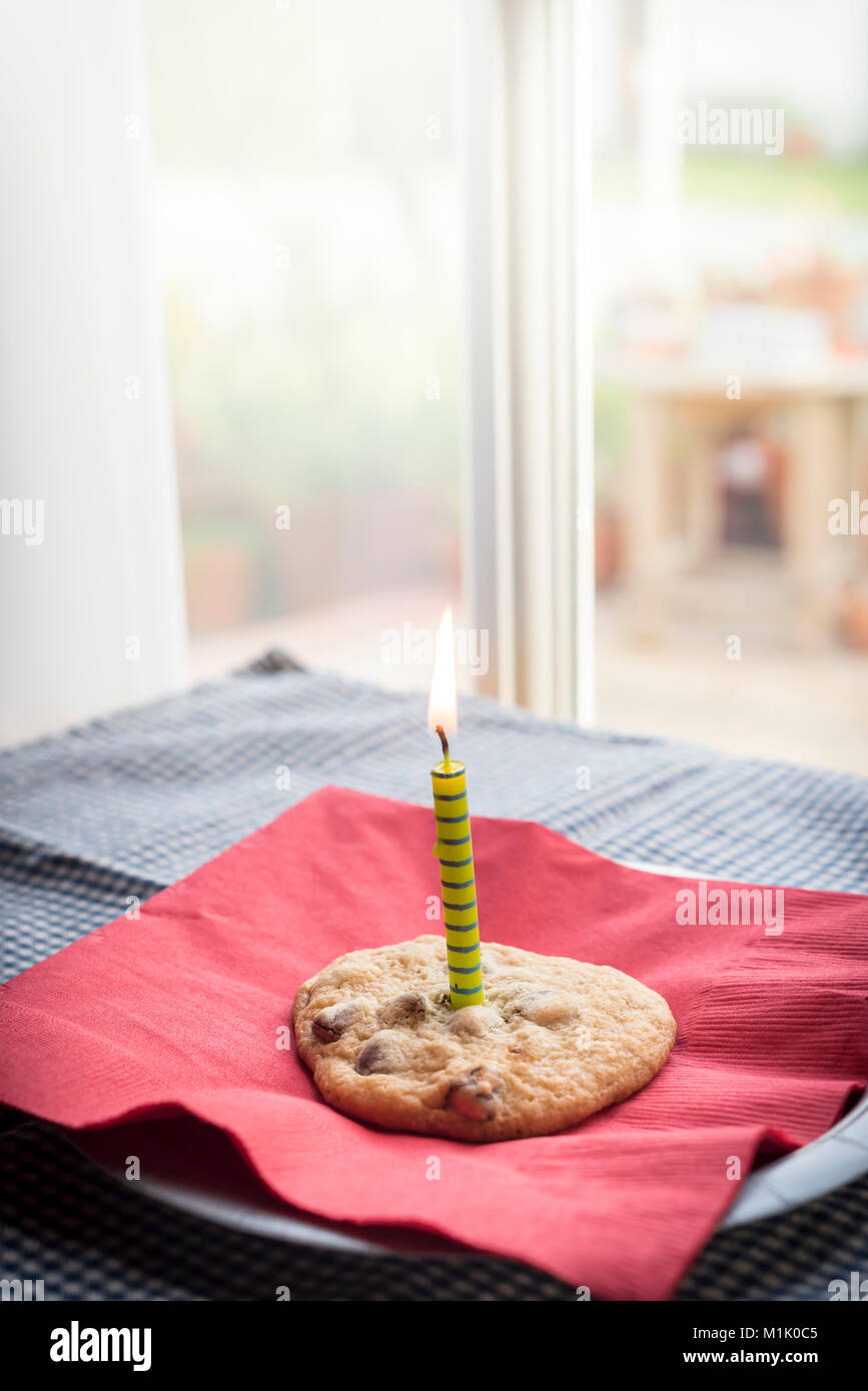 Il perfetto regalo di compleanno di una fresca di forno con pezzetti di cioccolato Foto Stock