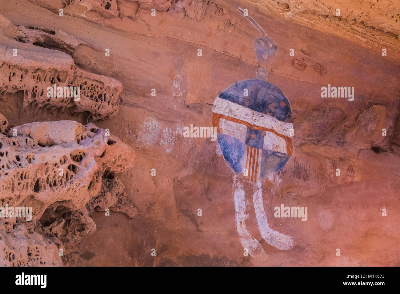 Tutti uomo americano, un pittogramma creato circa 700 anni fa, con un design di protezione incorporante rosso, bianco e blu o nero) pigmenti, e realizzato da un Foto Stock