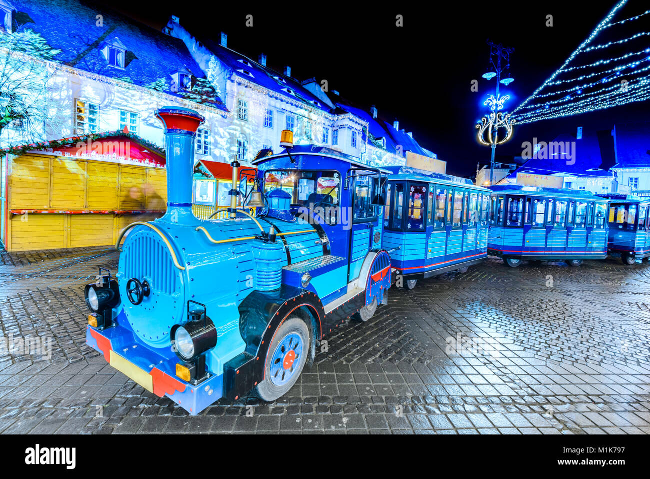 Sibiu, Romania. Favola invernale al Mercato di Natale, il più grande in Transilvania, l'Europa. Foto Stock