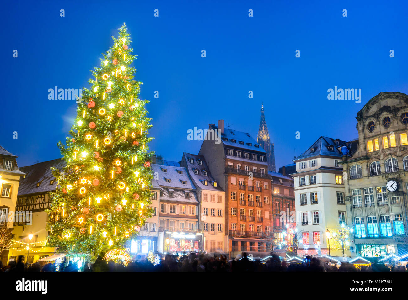 Strasburgo, Francia. Posizionare Kebler e albero di Natale, Capitale de Noel in Alsazia. Foto Stock