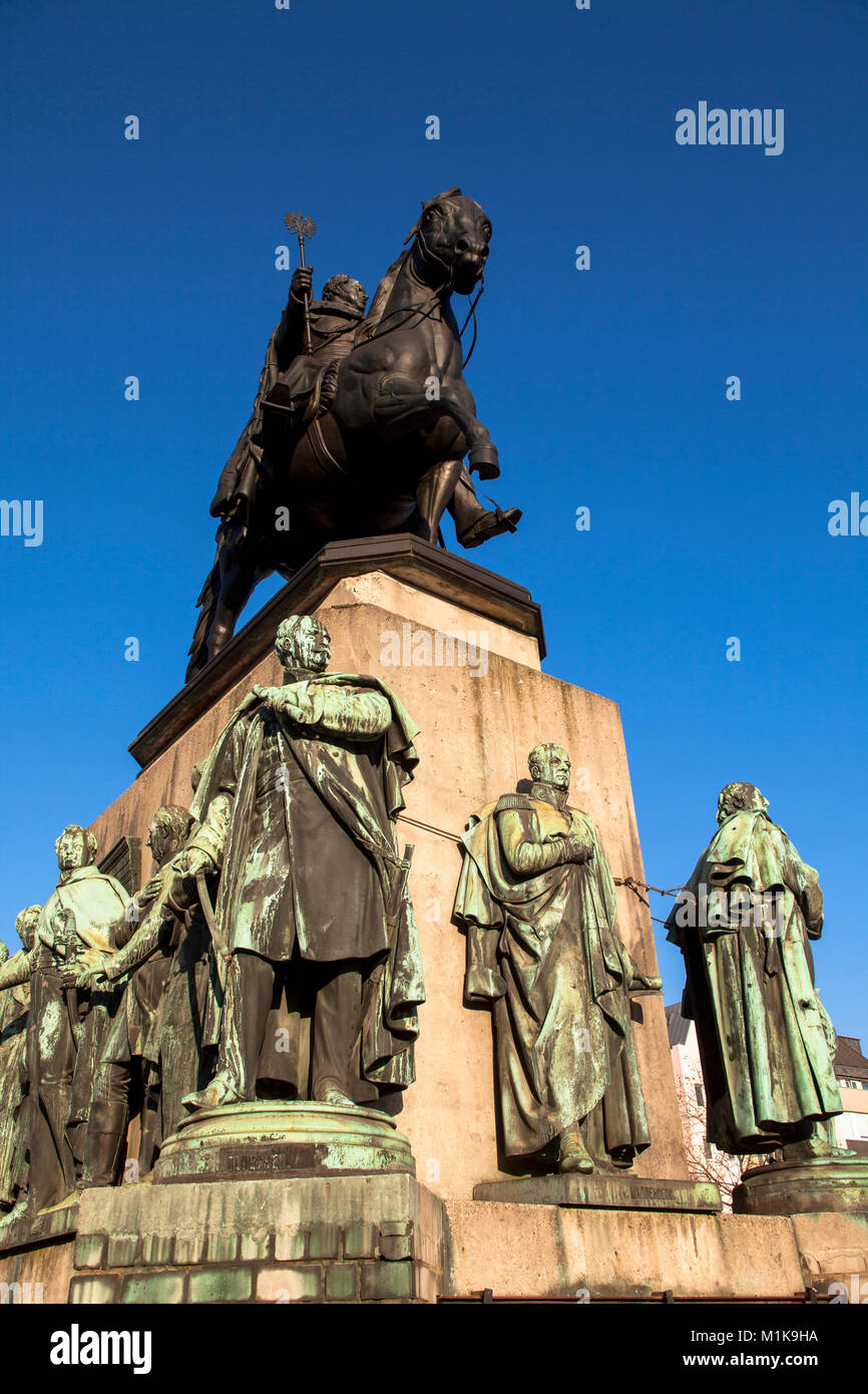 Germania, Colonia, statua equestre imperatore Friedrich Wilhem III, re di Prussia in Heumarket. Deutschland, Koeln, Reiterdenkmal Kaiser Friedric Foto Stock