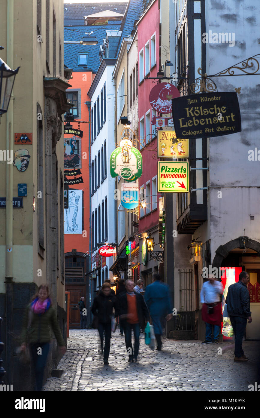 Germania, Colonia, strada Salzgasse nella parte storica della città. Deutschland, Koeln, die Salzgasse in der Altstadt. Foto Stock