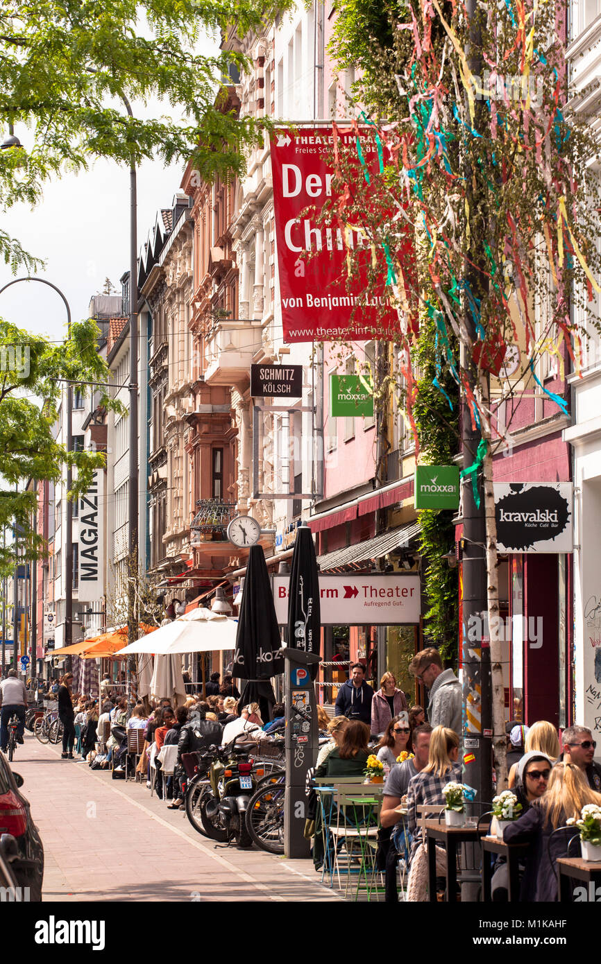 Germania, Colonia, caffetterie e ristoranti a Aachener street vicino a Rudolf square. Deutschland, Koeln, Strassencafes und Ristoranti an der Foto Stock