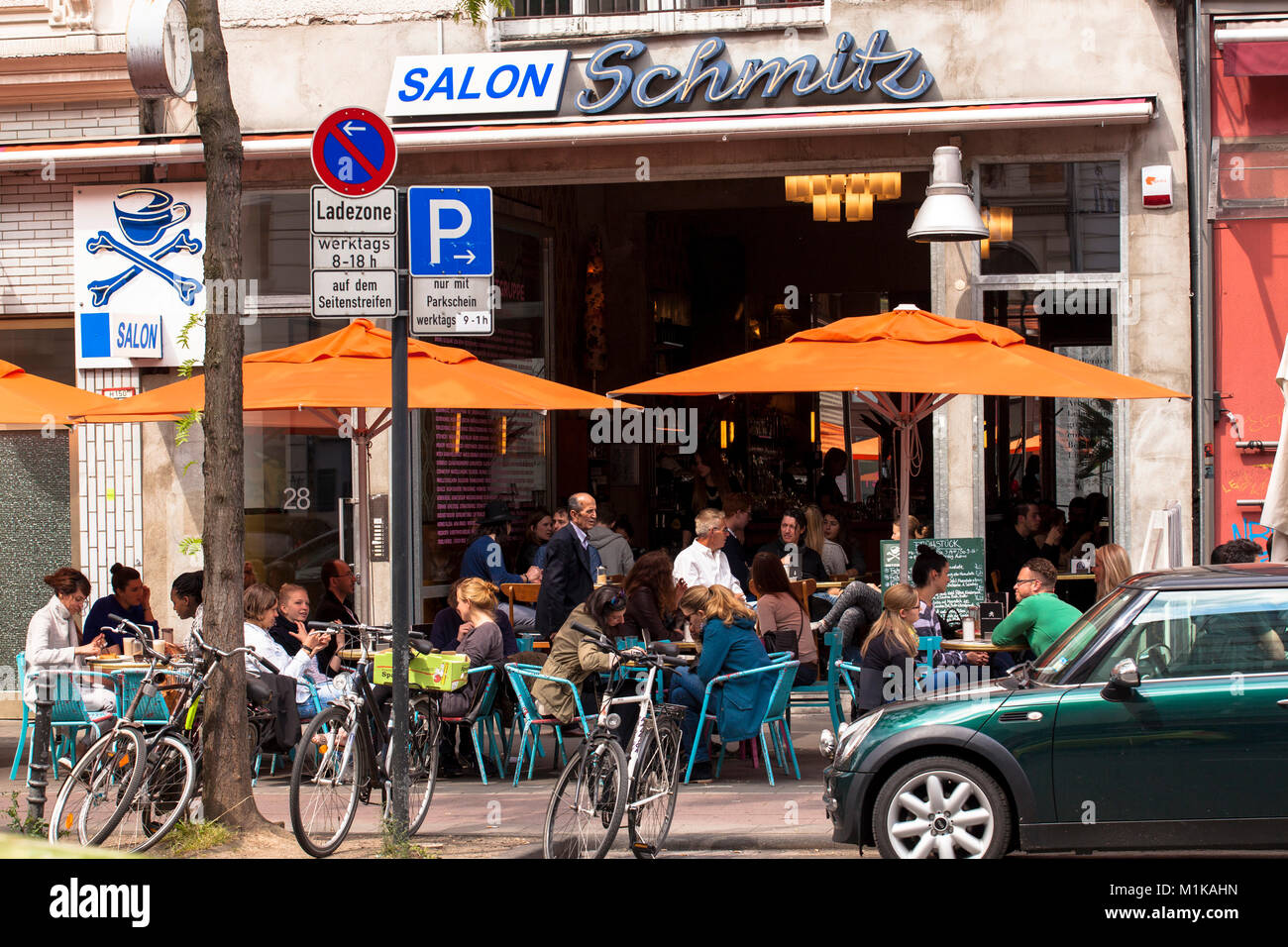 Germania, Colonia, cafe Salon Schmitz a Aachener street vicino a Rudolf square. Deutschland, Koeln, Cafe Salon Schmitz an der Aachener Strasse nahe R Foto Stock