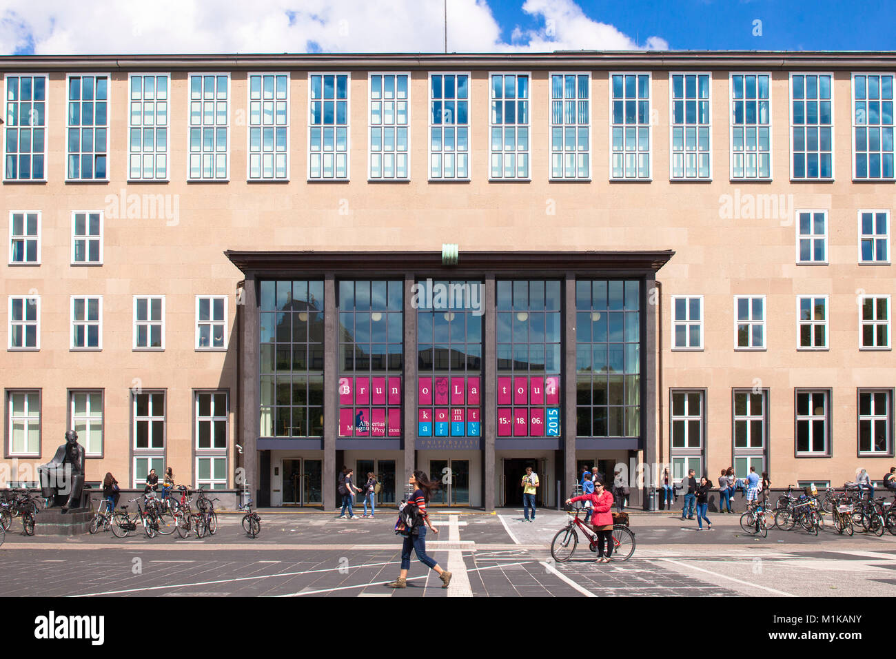 Germania, Colonia, edificio principale dell'Università di Colonia alla piazza Albertus-Magnus nel quartiere Lindenthal. Deutschland, Koeln, Hauptgebae Foto Stock