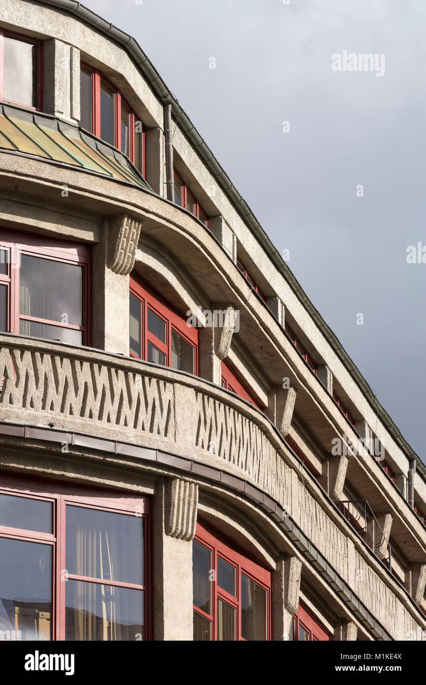 Wroclaw, Breslau, Geschäftshaus in der Junkernstraße (heute ul. Ofiar Oswiecimsk, 1911 von Hans Poelzig erbaut, Auskragende Geschosse und Konsolen Foto Stock
