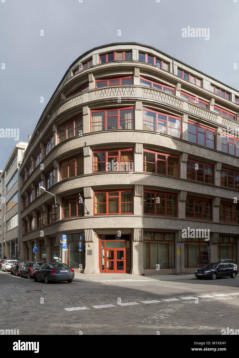 Wroclaw, Breslau, Geschäftshaus in der Junkernstraße (heute ul. Ofiar Oswiecimsk, 1911 von Hans Poelzig erbaut, Auskragende Geschosse und Konsolen Foto Stock