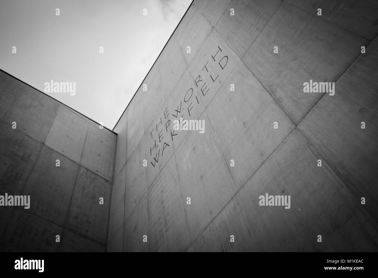 La galleria d'arte Hepworth Wakefield, Yorkshire, Inghilterra: Architettura moderna audace e vivace centro culturale sul fiume Calder: Phillip Roberts Foto Stock