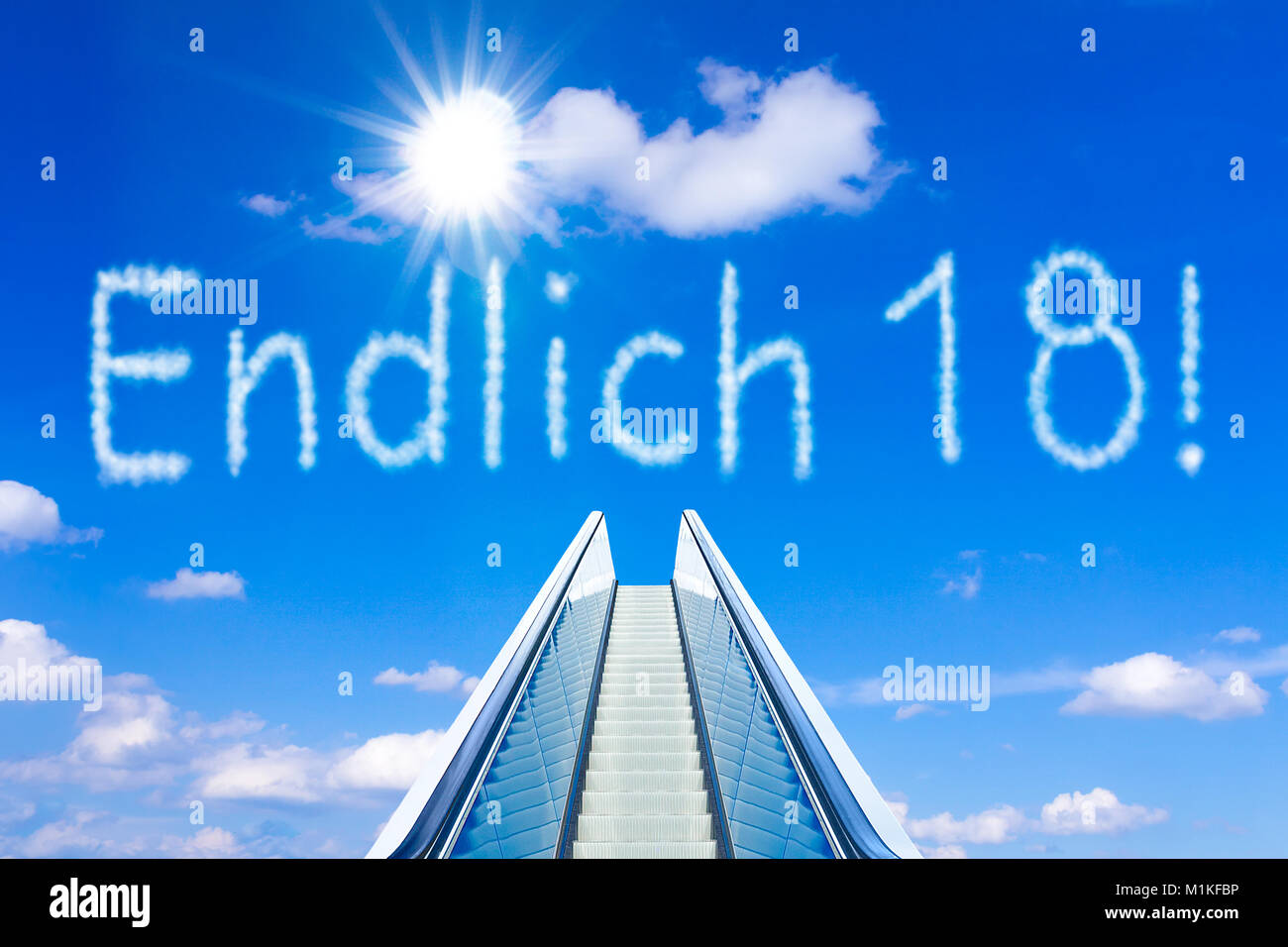 Escalator in un cielo blu, il concetto di realizzazione, ENDLICH 18 testo tedesco, significato infine 18, età adulta e libertà Foto Stock