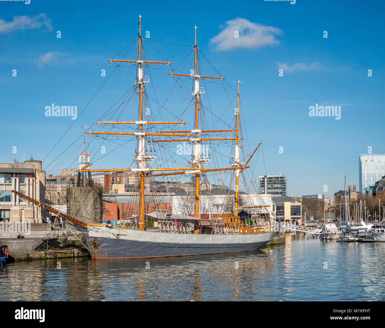 Il Kaskelot tre masted barca ormeggiata presso la Lloyds edificio sul Bristol's Floating Harbour - uno dei più grandi restanti navi in legno in commissione Foto Stock