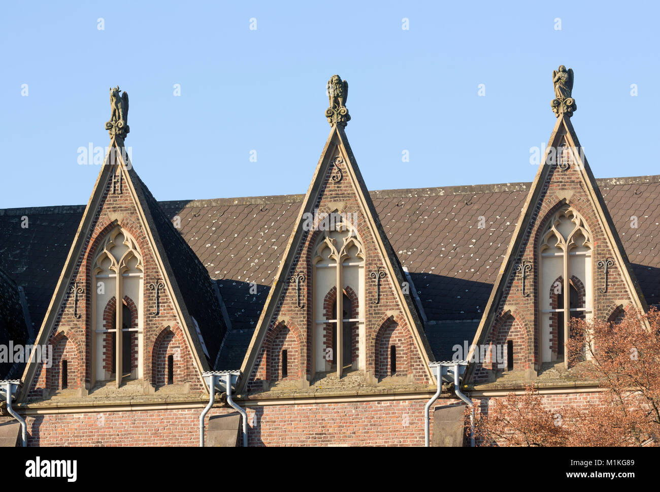 Krefeld-Hüls, Katholische Pfarrkirche San Cyriakus, Südgiebel Foto Stock