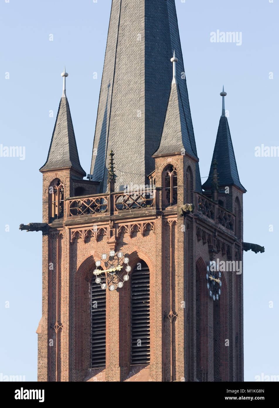 Krefeld-Hüls, Katholische Pfarrkirche San Cyriakus, dettaglio des Westturms Foto Stock