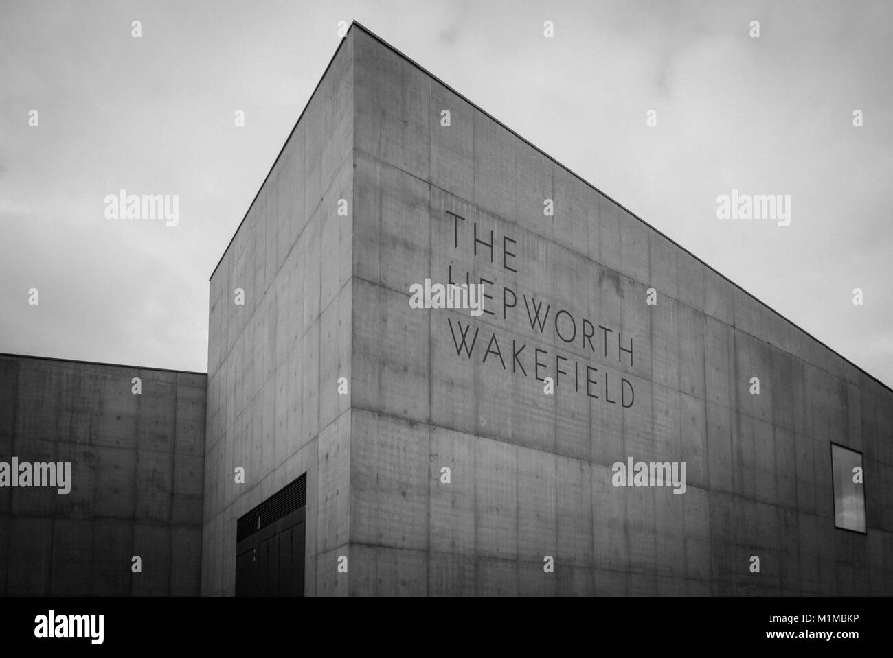 La galleria d'arte Hepworth Wakefield, Yorkshire, Inghilterra: Architettura moderna audace e vivace centro culturale sul fiume Calder: Phillip Roberts Foto Stock