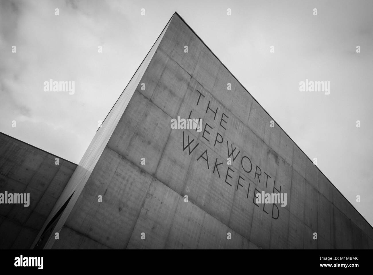 La galleria d'arte Hepworth Wakefield, Yorkshire, Inghilterra: Architettura moderna audace e vivace centro culturale sul fiume Calder: Phillip Roberts Foto Stock