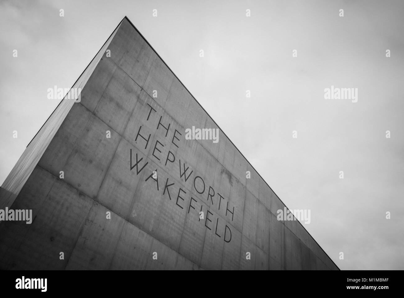 La galleria d'arte Hepworth Wakefield, Yorkshire, Inghilterra: Architettura moderna audace e vivace centro culturale sul fiume Calder: Phillip Roberts Foto Stock