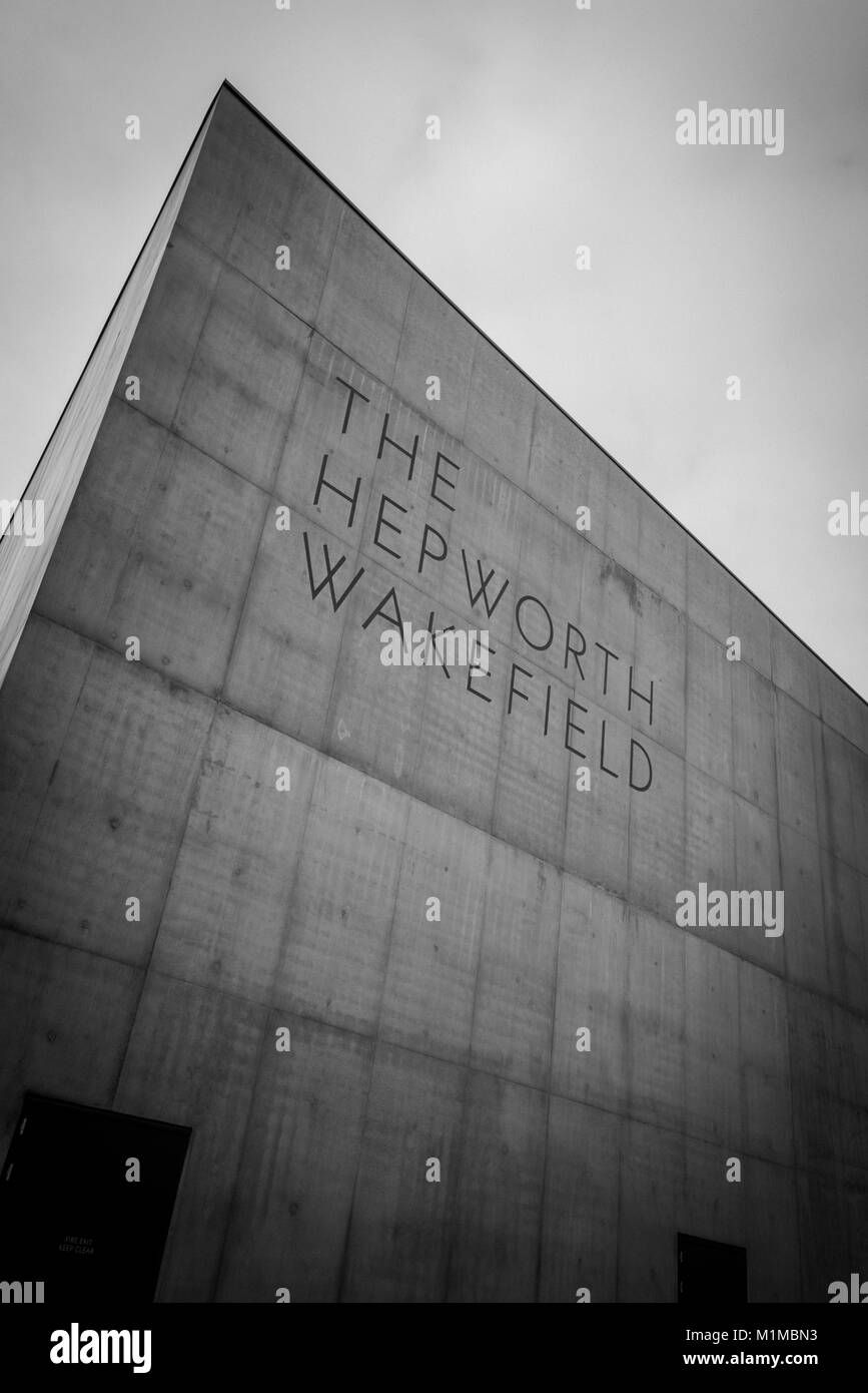La galleria d'arte Hepworth Wakefield, Yorkshire, Inghilterra: Architettura moderna audace e vivace centro culturale sul fiume Calder: Phillip Roberts Foto Stock