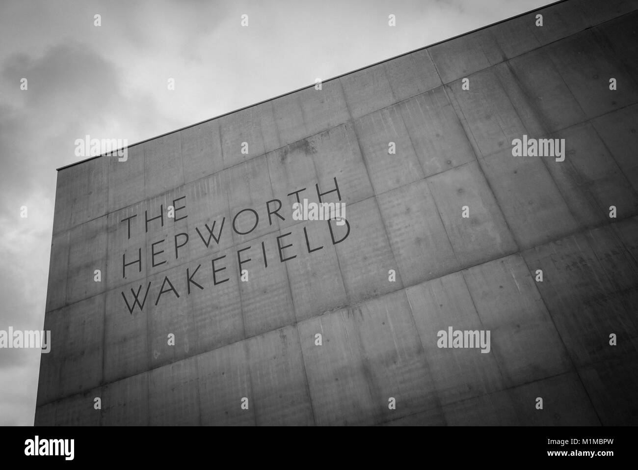 La galleria d'arte Hepworth Wakefield, Yorkshire, Inghilterra: Architettura moderna audace e vivace centro culturale sul fiume Calder: Phillip Roberts Foto Stock