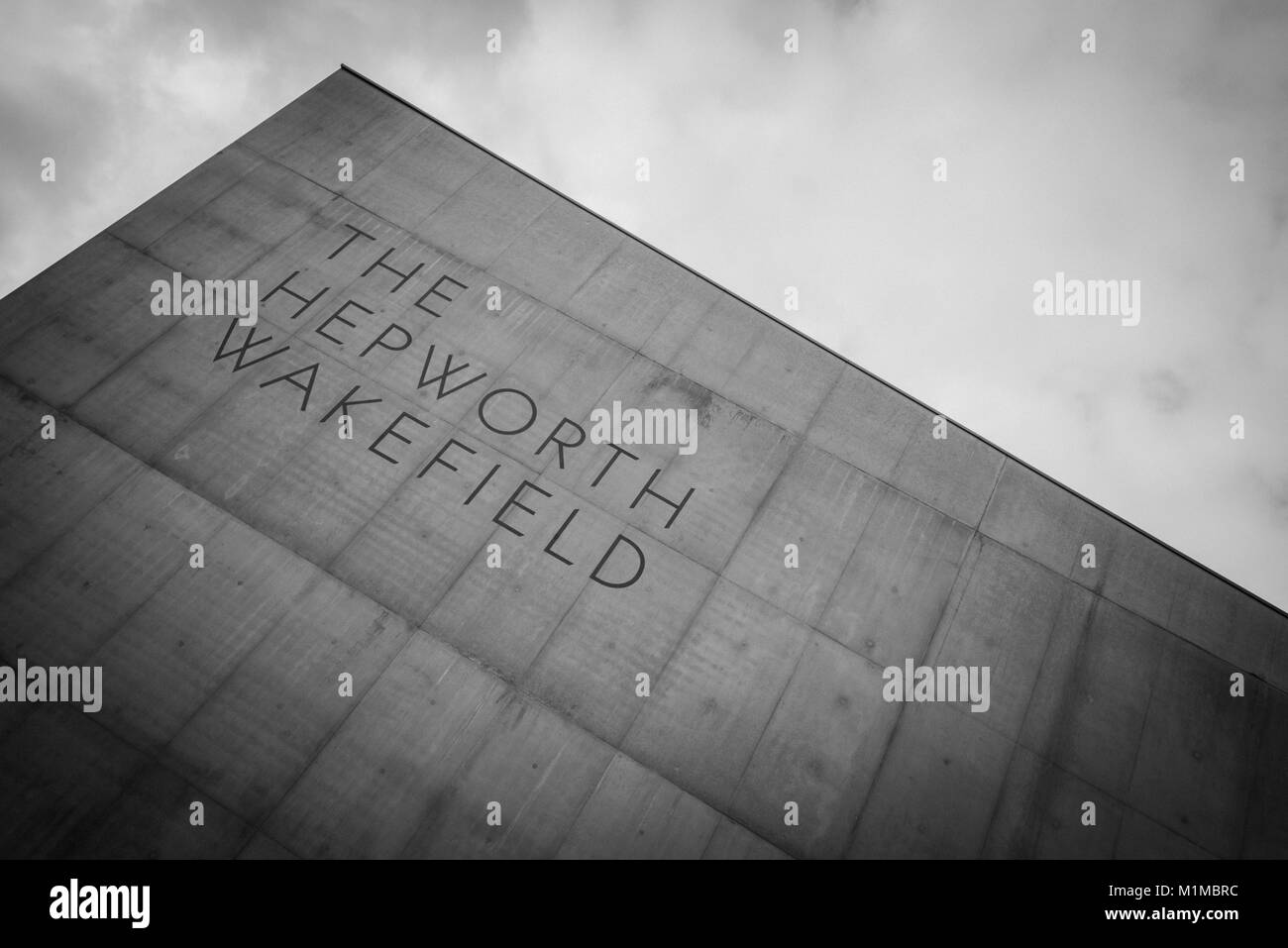 La galleria d'arte Hepworth Wakefield, Yorkshire, Inghilterra: Architettura moderna audace e vivace centro culturale sul fiume Calder: Phillip Roberts Foto Stock