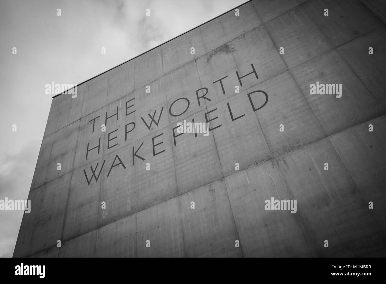 La galleria d'arte Hepworth Wakefield, Yorkshire, Inghilterra: Architettura moderna audace e vivace centro culturale sul fiume Calder: Phillip Roberts Foto Stock