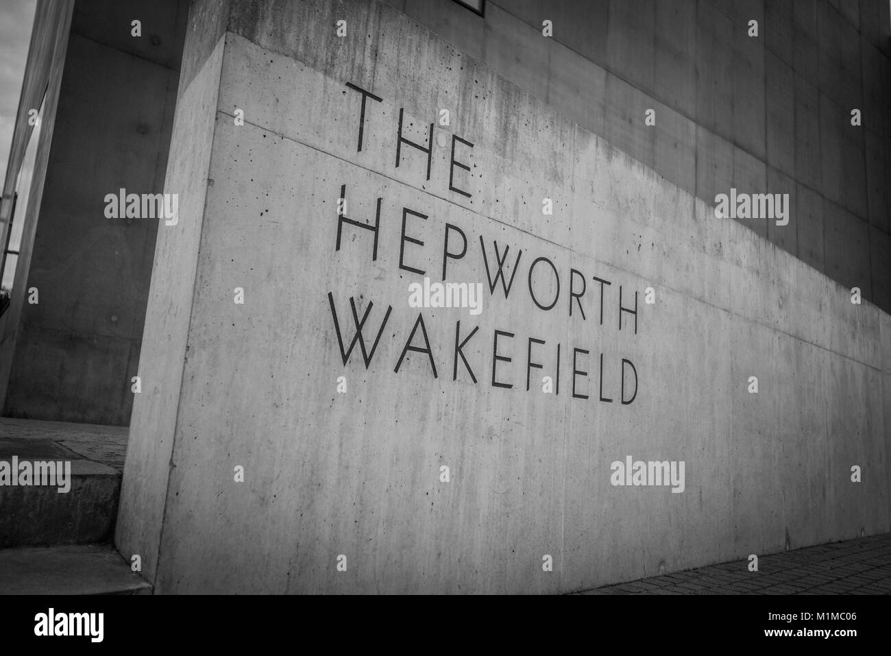La galleria d'arte Hepworth Wakefield, Yorkshire, Inghilterra: Architettura moderna audace e vivace centro culturale sul fiume Calder: Phillip Roberts Foto Stock