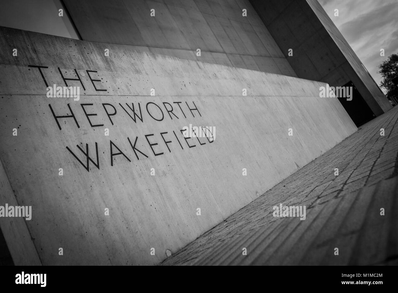 La galleria d'arte Hepworth Wakefield, Yorkshire, Inghilterra: Architettura moderna audace e vivace centro culturale sul fiume Calder: Phillip Roberts Foto Stock