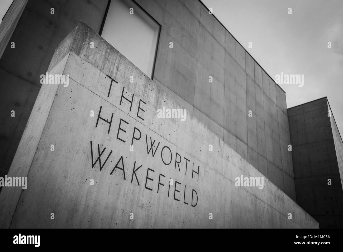 Bianco e nero immagini astratte dell'esterno del Museo Hepworth, Wakefield, Yorkshire PHILLIP ROBERTS Foto Stock