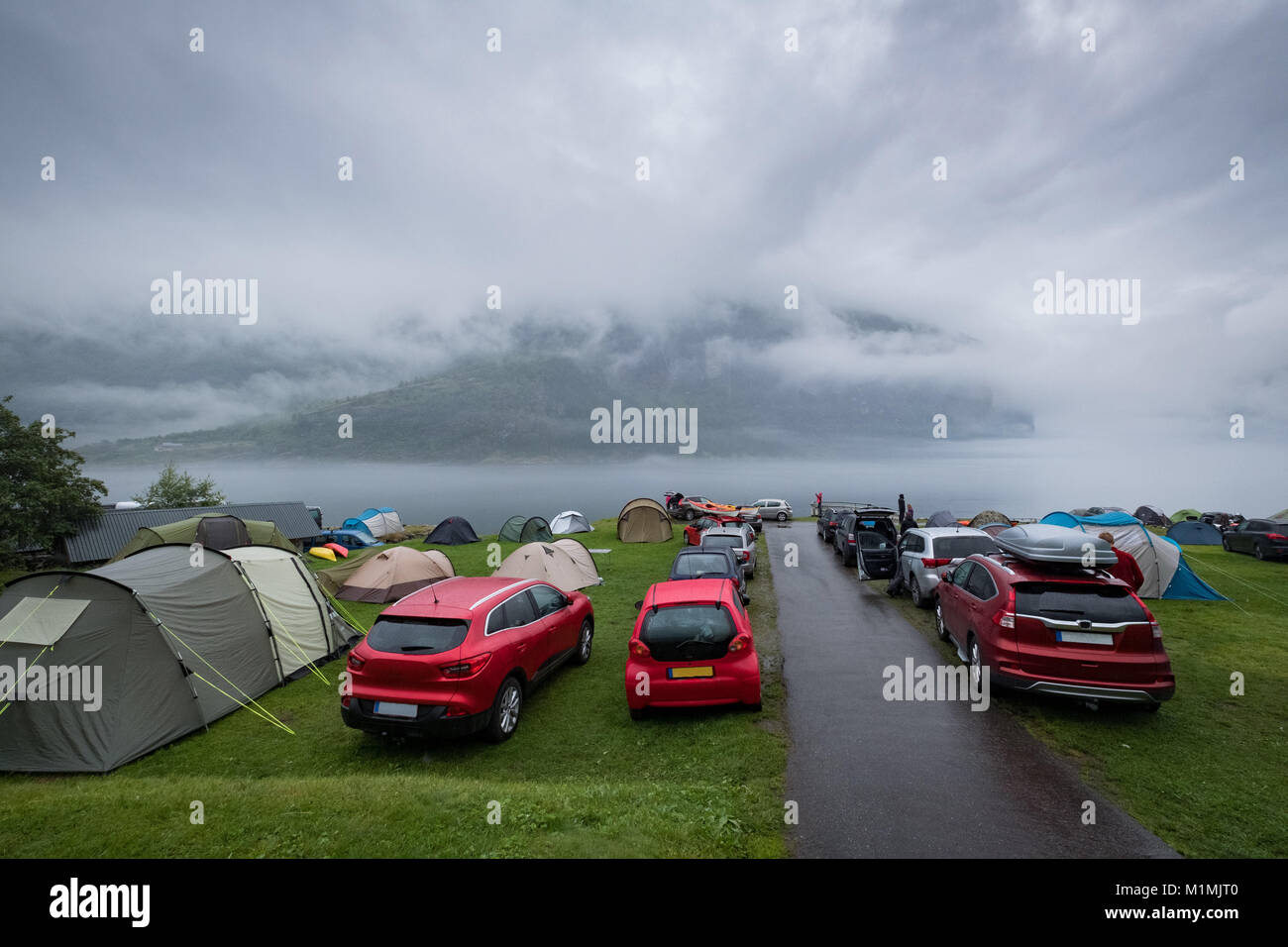 Camping ai margini del fiordo di Geiranger, More og Romsdal, Norvegia Foto Stock